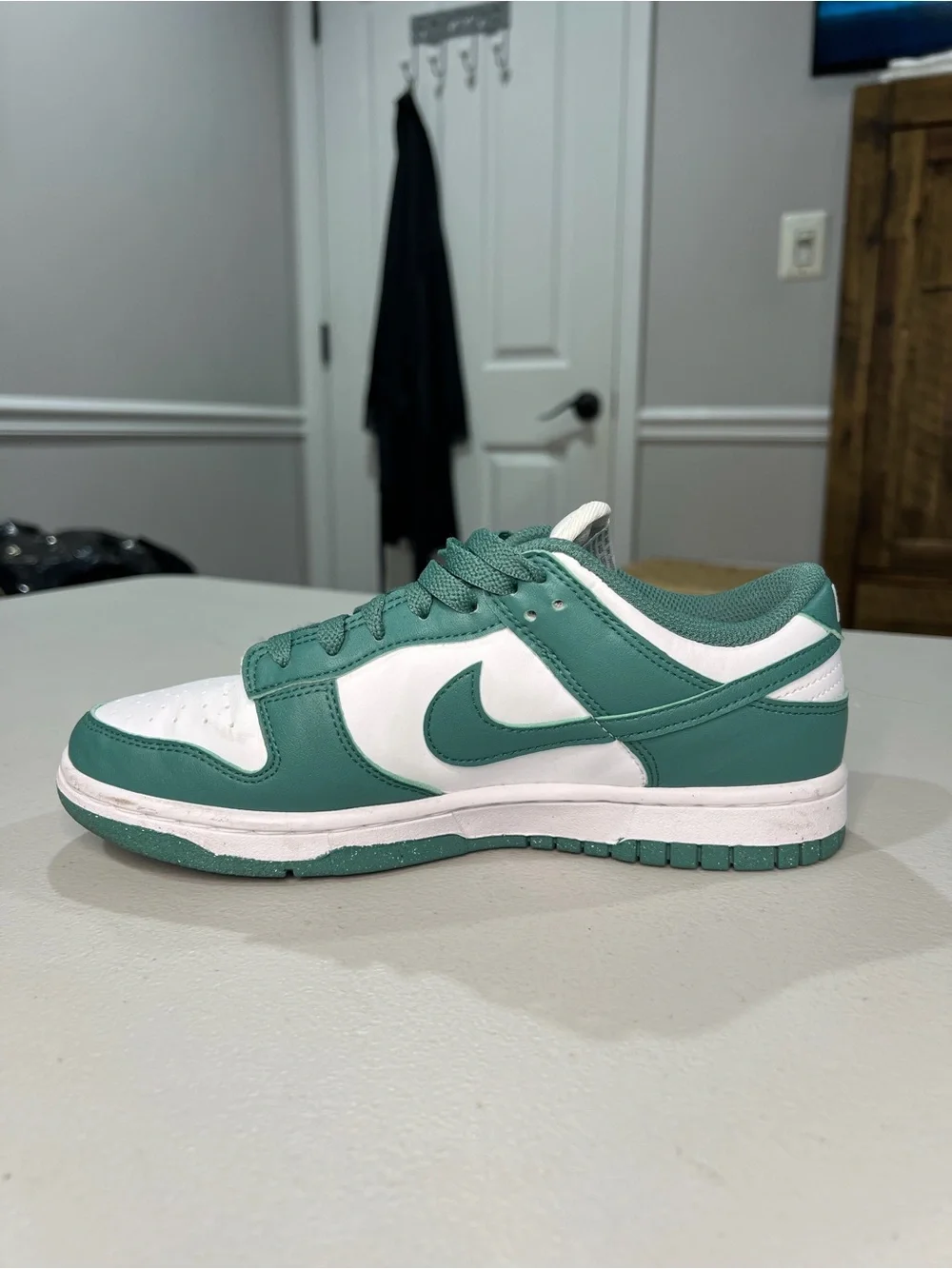 Nike Low-Top Sneakers in Green and White